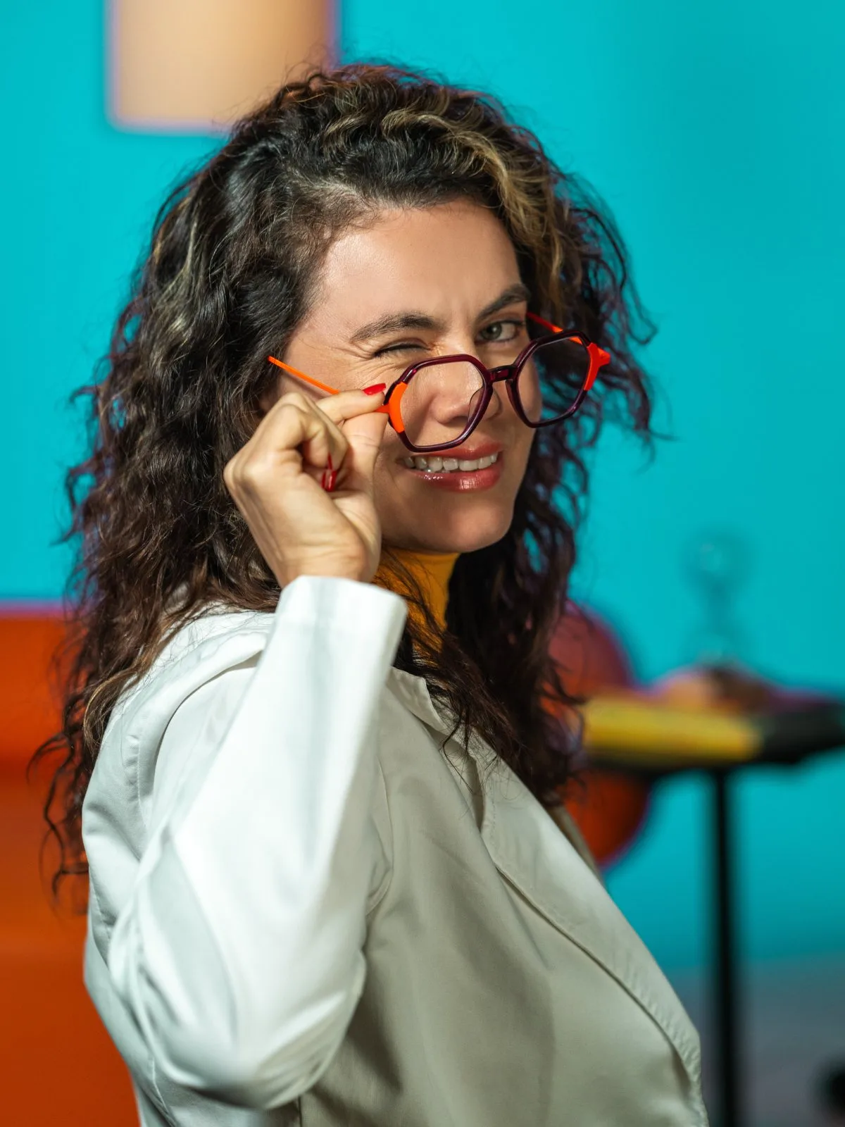 Cliente probándose monturas Lunettes