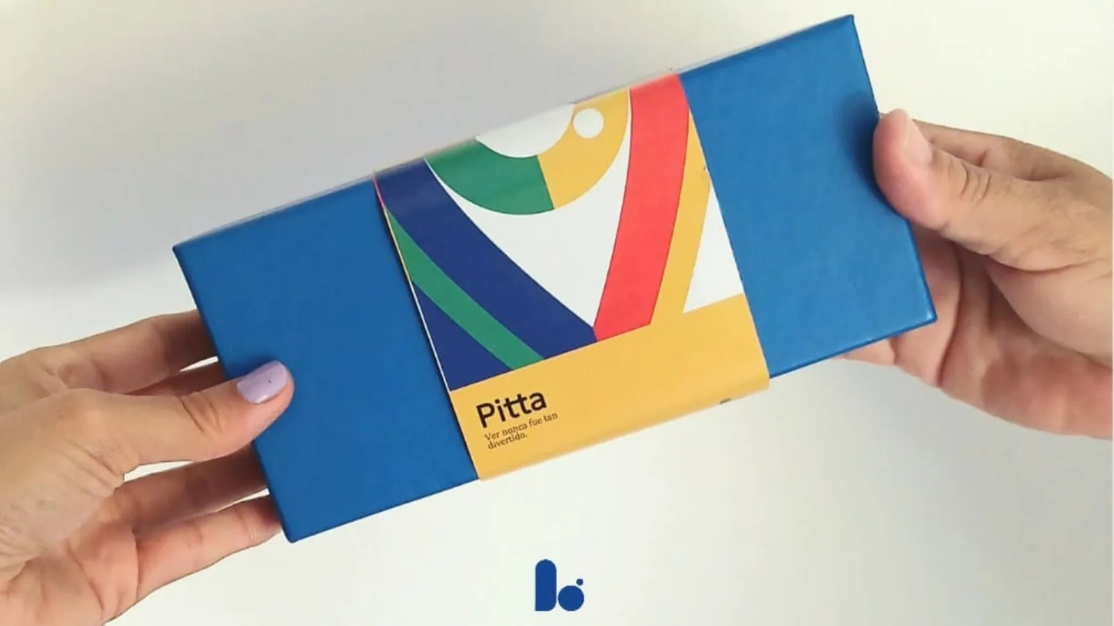 Empaque Pitta azul, marca propia de Lunettes